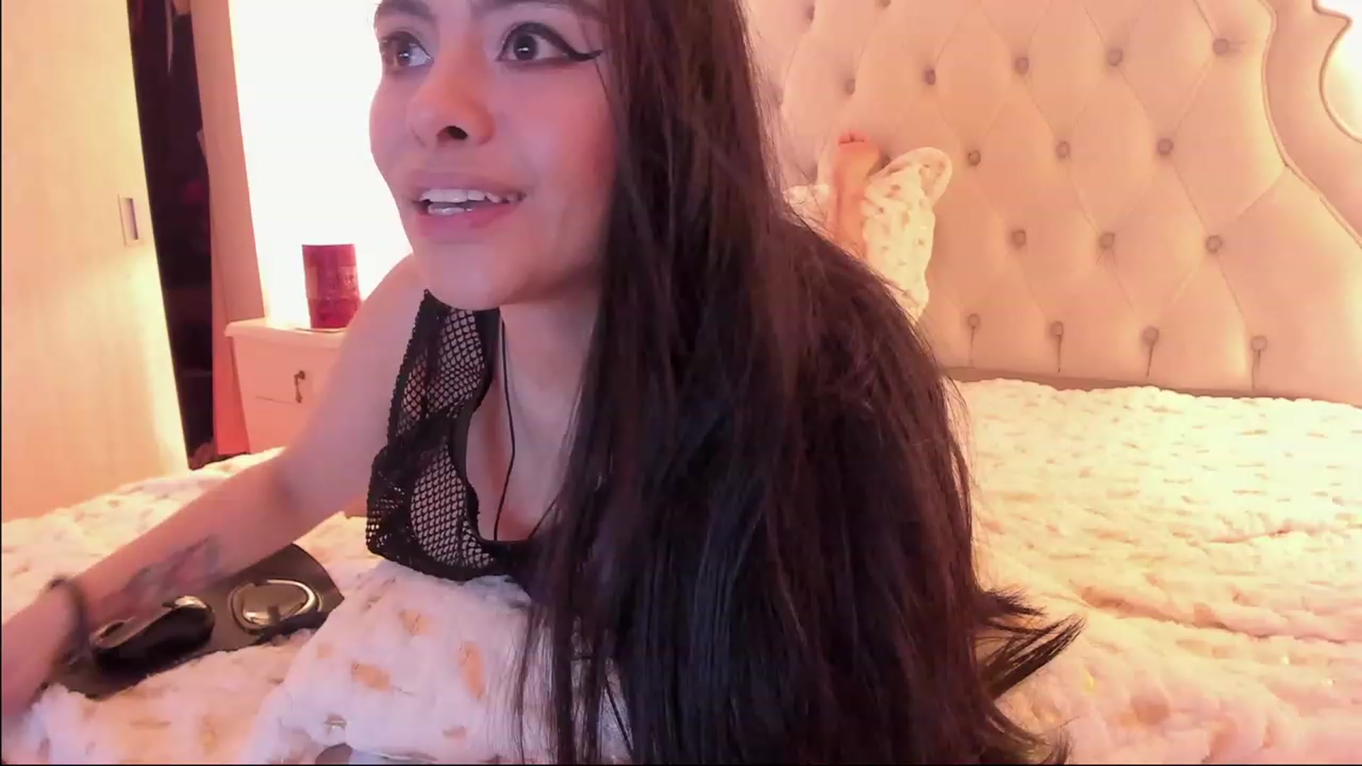 Gallery image thumbnail from Marianviolet's myfreecams stream on, 02/19/2023, 08:26 image 4 of 20