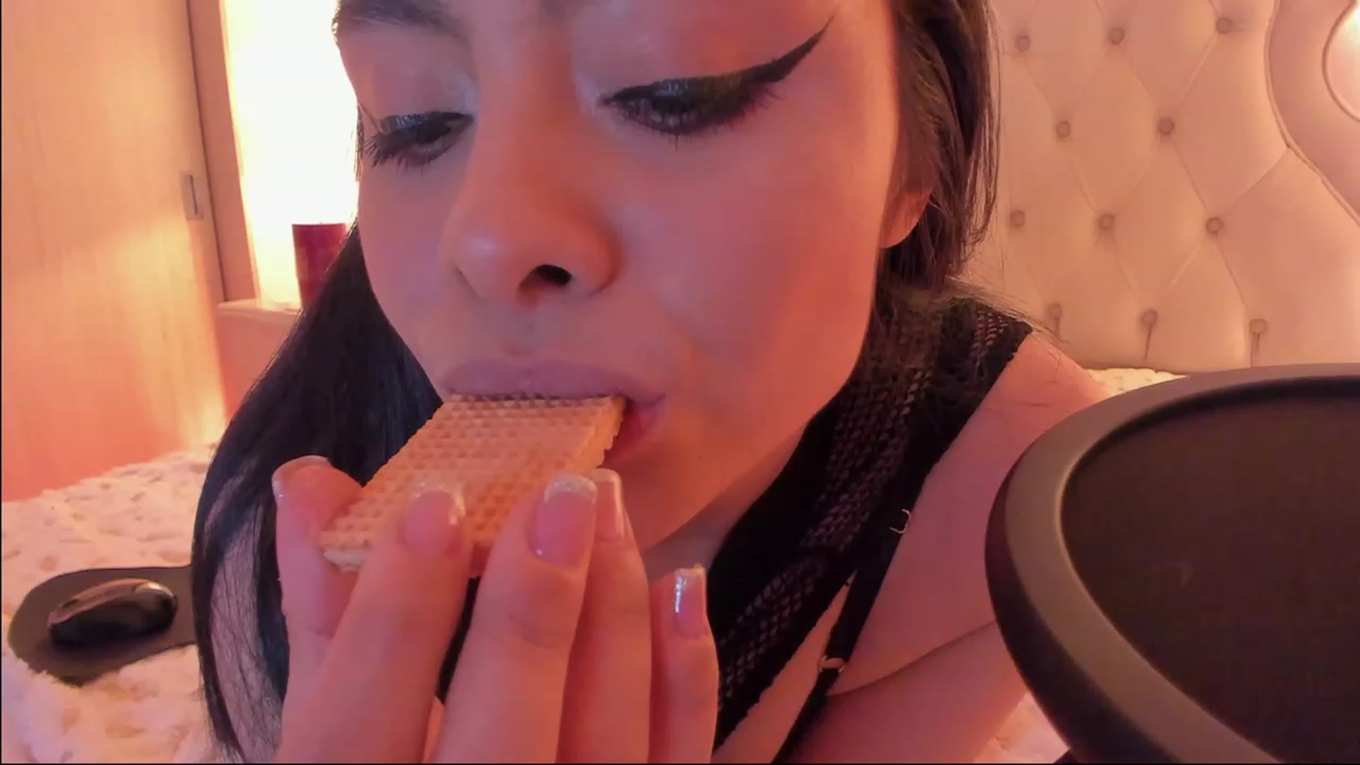 Gallery image thumbnail from Marianviolet's myfreecams stream on, 02/19/2023, 08:26 image 19 of 20