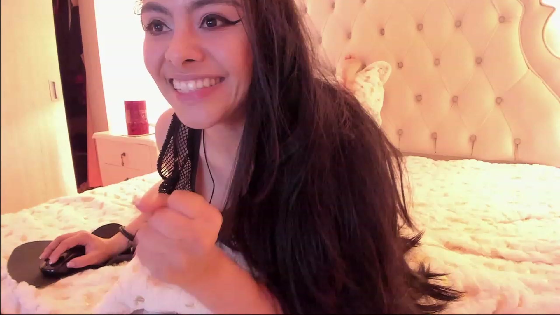 Gallery image thumbnail from Marianviolet's myfreecams stream on, 02/19/2023, 08:26 image 3 of 20