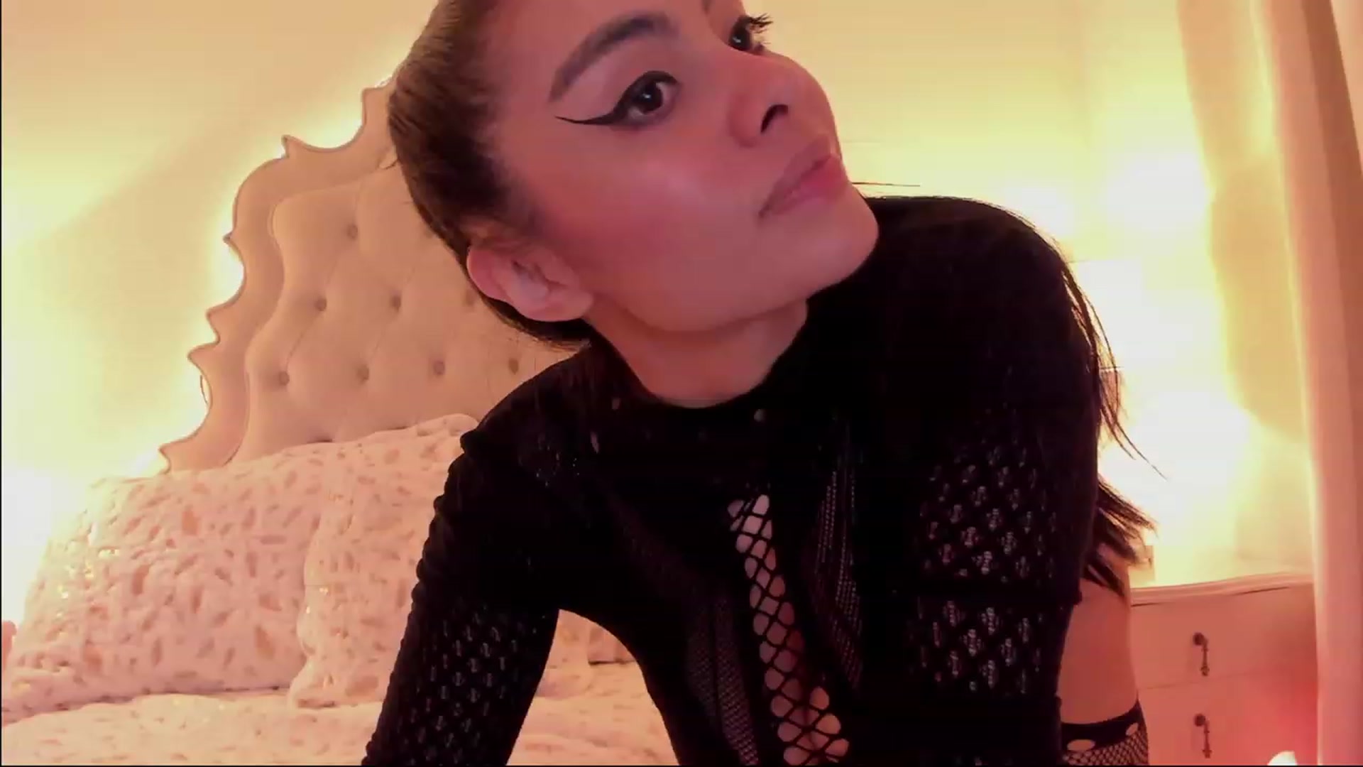 Gallery image thumbnail from Marianviolet's myfreecams stream on, 02/24/2023, 09:39 image 1 of 20