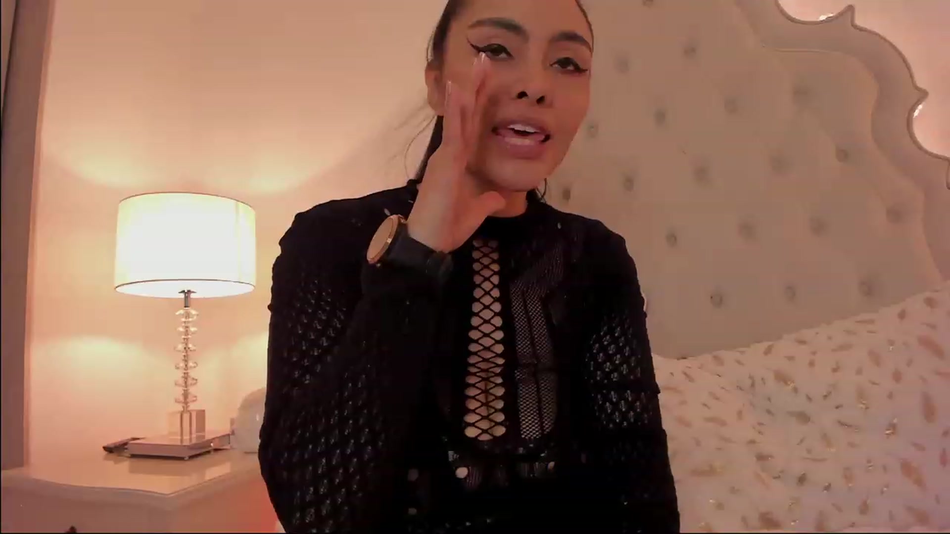 Gallery image thumbnail from Marianviolet's myfreecams stream on, 02/24/2023, 09:39 image 18 of 20