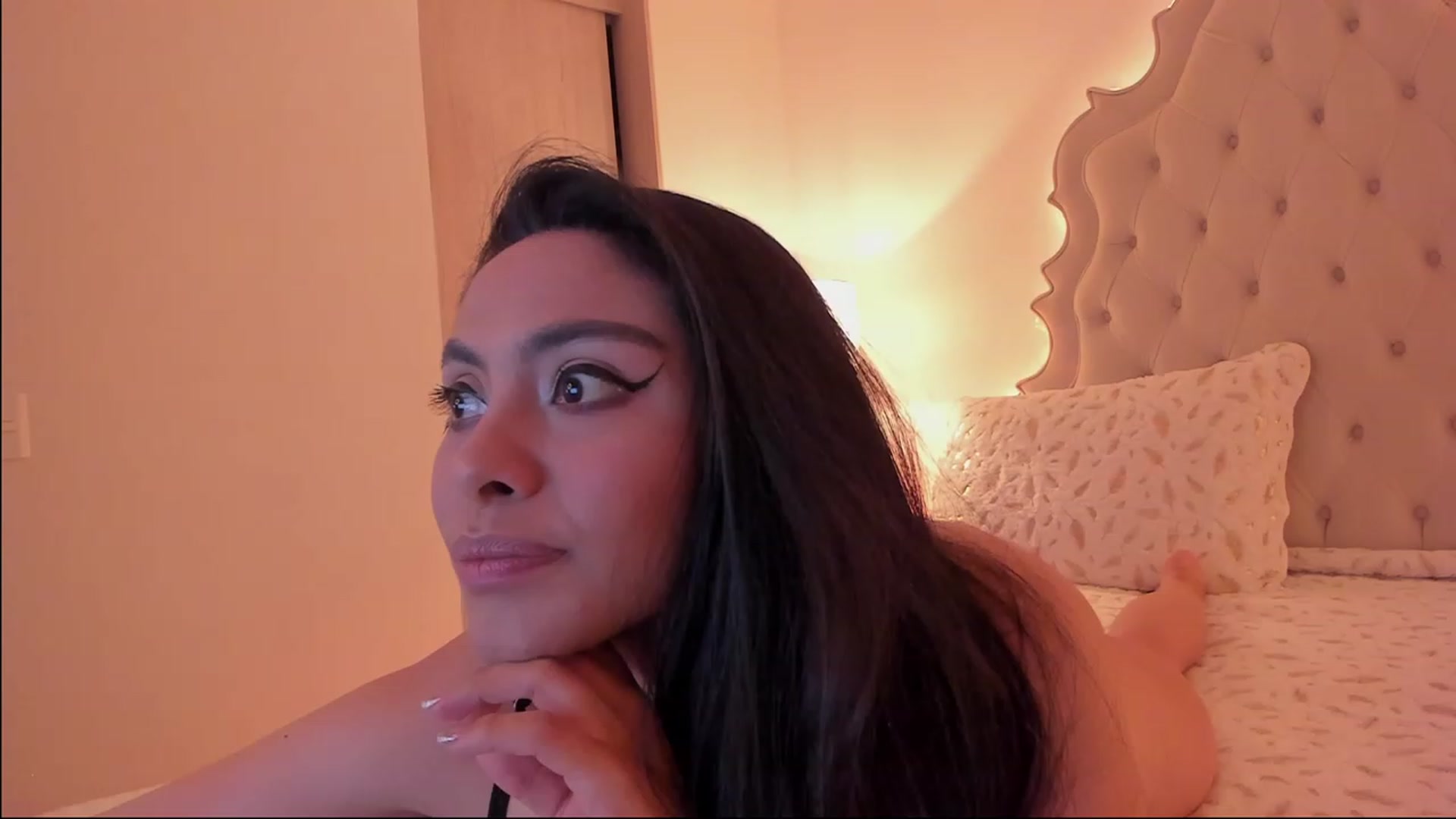 Gallery image thumbnail from Marianviolet's myfreecams stream on, 02/28/2023, 07:21 image 7 of 20