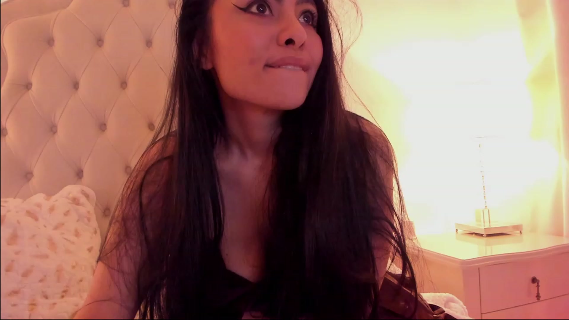 Gallery image thumbnail from Marianviolet's myfreecams stream on, 03/12/2023, 10:49 image 19 of 20