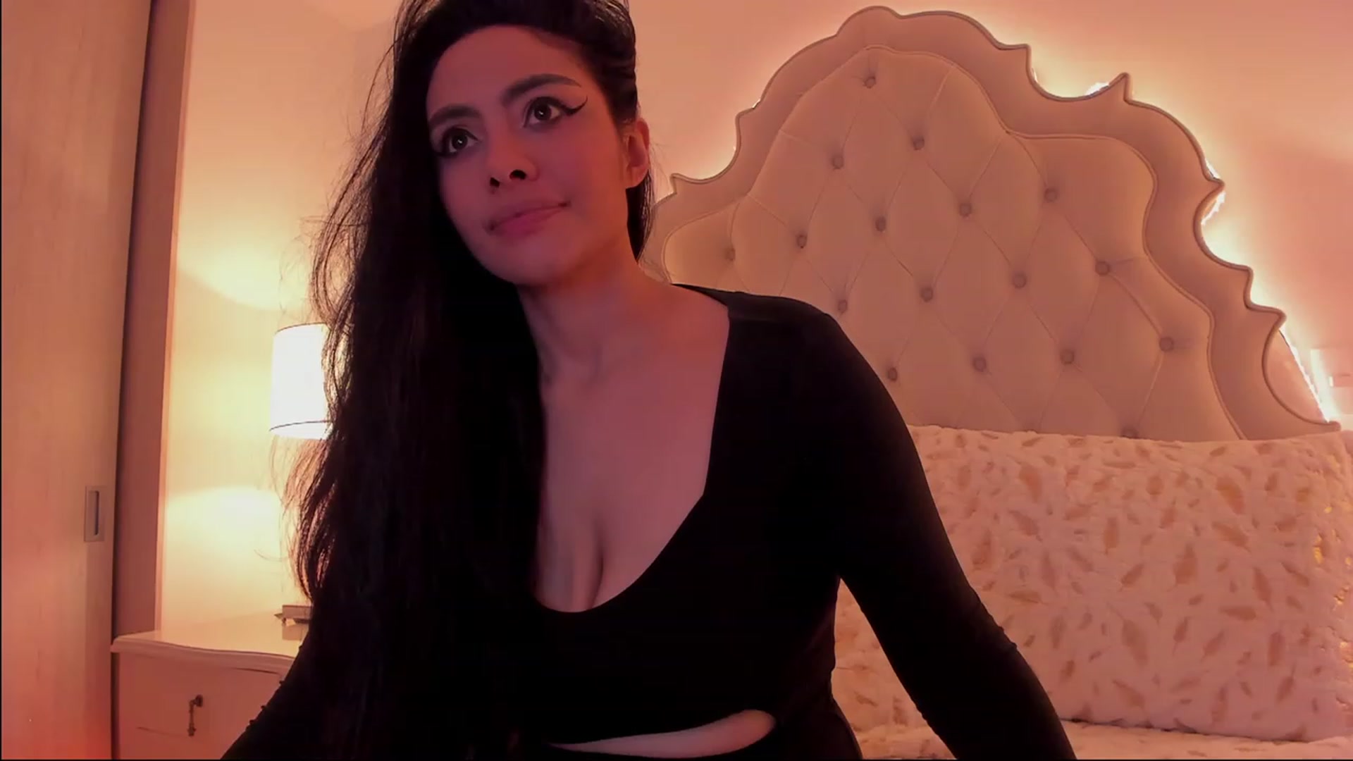 Gallery image thumbnail from Marianviolet's myfreecams stream on, 03/13/2023, 08:42 image 16 of 20