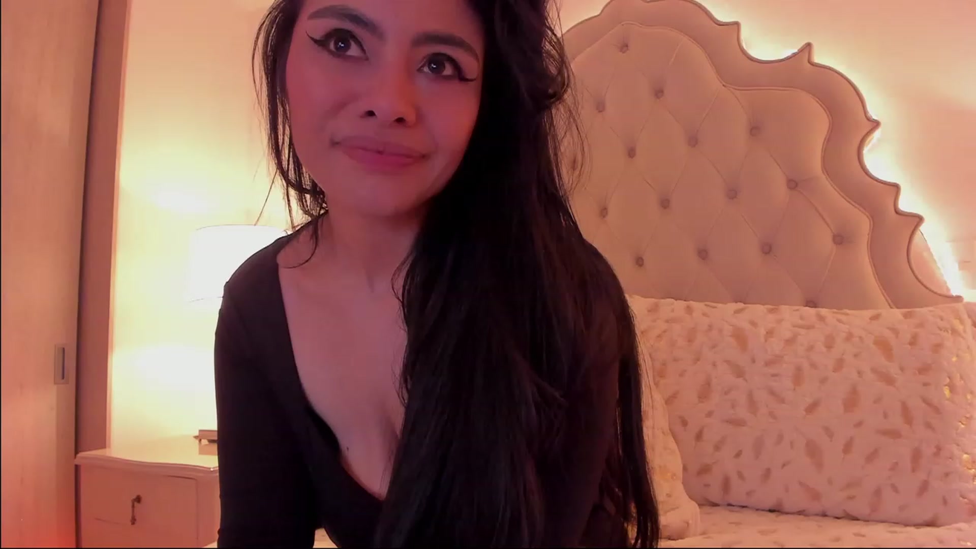 Gallery image thumbnail from Marianviolet's myfreecams stream on, 03/13/2023, 08:42 image 15 of 20