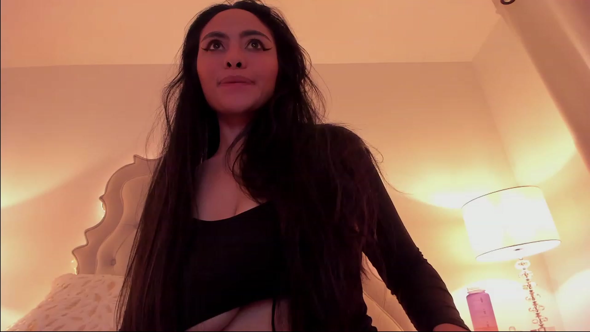 Gallery image thumbnail from Marianviolet's myfreecams stream on, 03/13/2023, 10:00 image 19 of 20