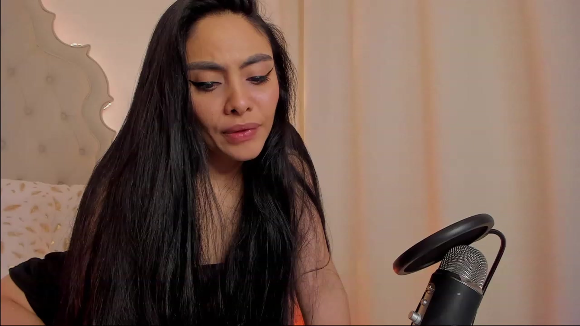 Gallery image thumbnail from Marianviolet's myfreecams stream on, 03/18/2023, 09:39 image 17 of 20