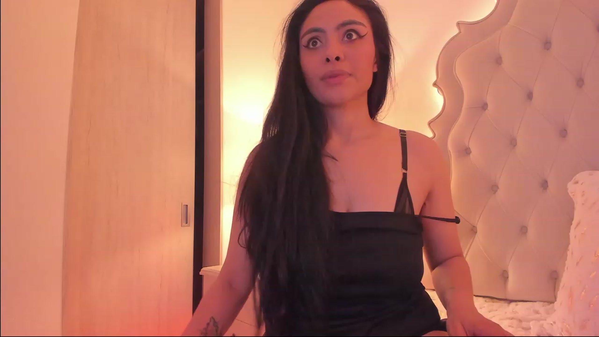 Gallery image thumbnail from Marianviolet's myfreecams stream on, 03/18/2023, 11:09 image 18 of 20