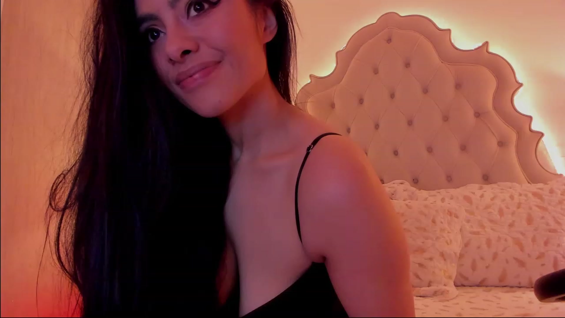 Gallery image thumbnail from Marianviolet's myfreecams stream on, 03/19/2023, 09:17 image 9 of 20