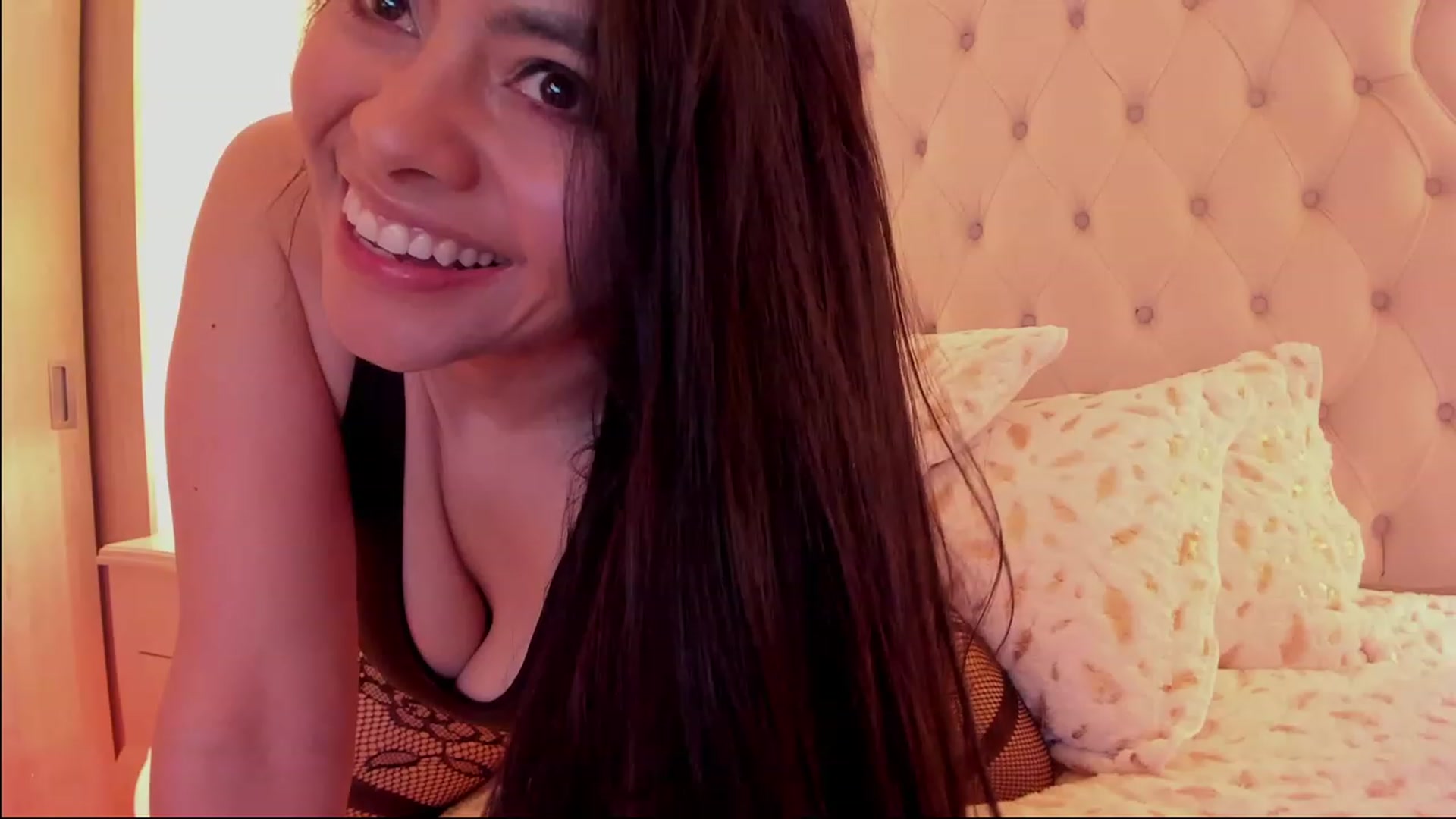 Gallery image thumbnail from Marianviolet's myfreecams stream on, 03/23/2023, 09:18 image 16 of 20
