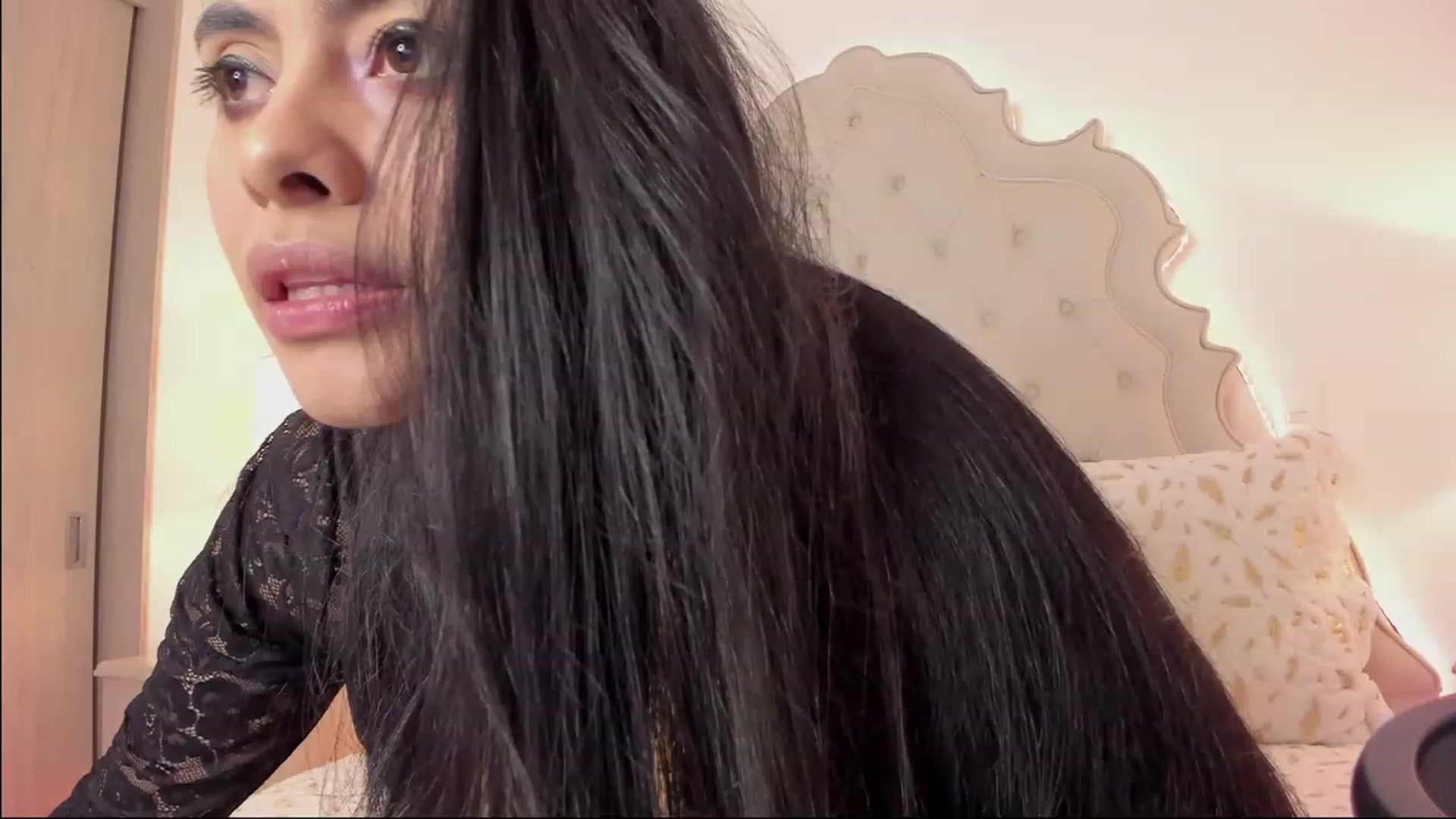 Gallery image thumbnail from Marianviolet's myfreecams stream on, 03/25/2023, 09:42 image 16 of 20