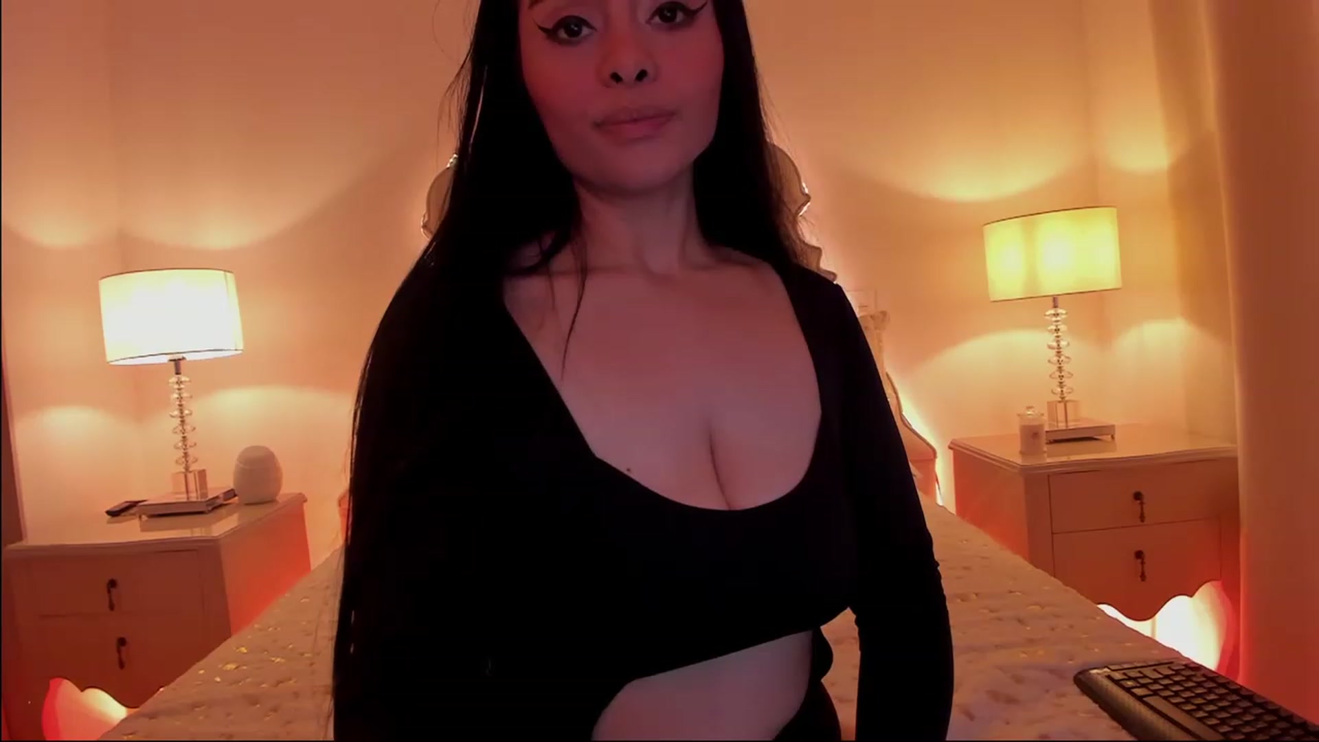 Gallery image thumbnail from Marianviolet's myfreecams stream on, 03/26/2023, 09:36 image 5 of 20