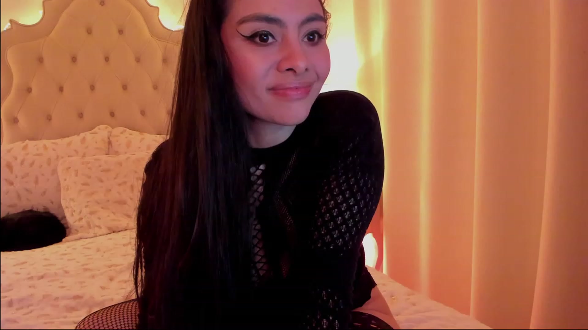 Gallery image thumbnail from Marianviolet's myfreecams stream on, 03/27/2023, 07:57 image 16 of 20