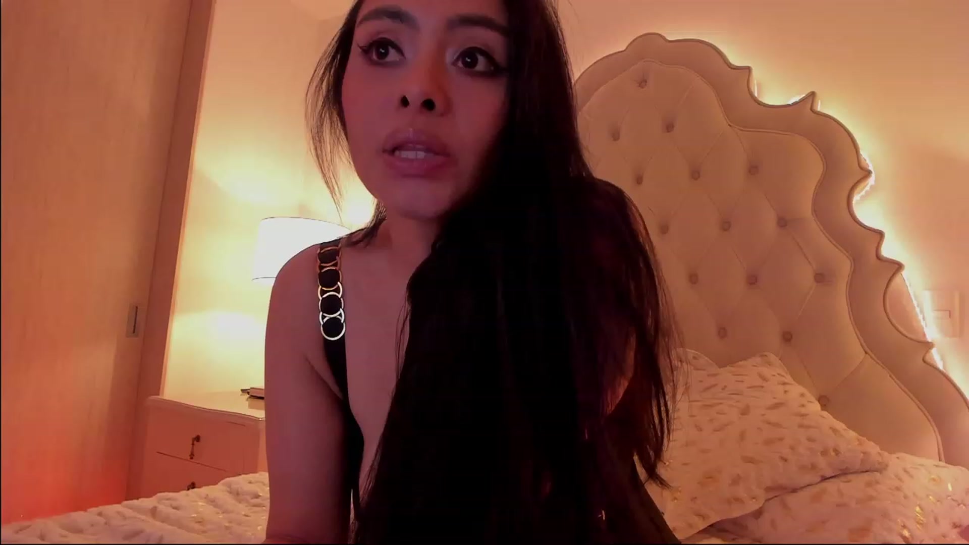 Gallery image thumbnail from Marianviolet's myfreecams stream on, 03/28/2023, 09:15 image 4 of 20