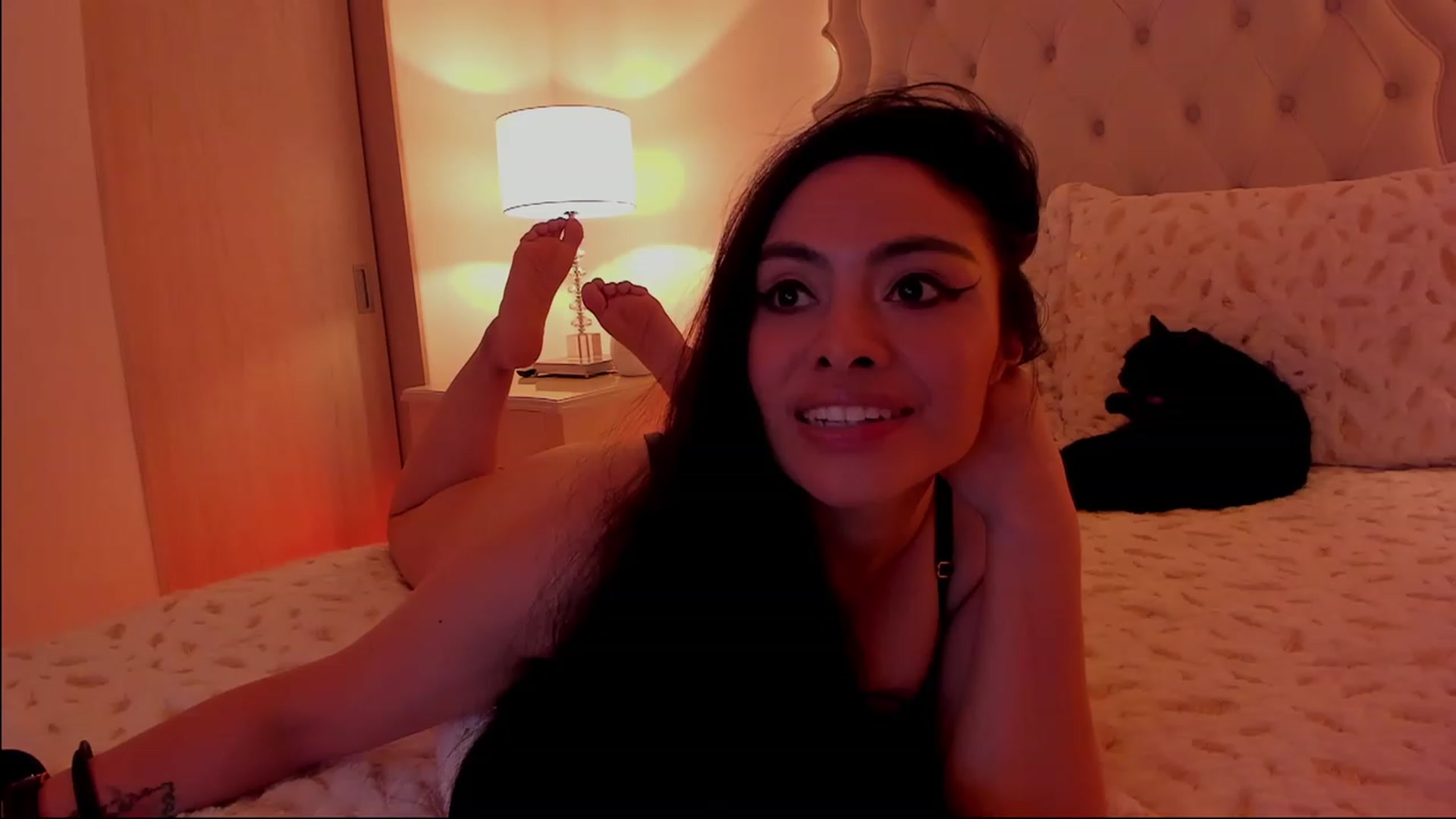 Gallery image thumbnail from Marianviolet's myfreecams stream on, 03/30/2023, 08:20 image 11 of 20