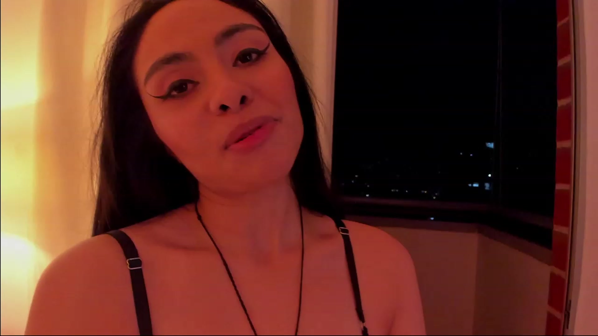 Gallery image thumbnail from Marianviolet's myfreecams stream on, 04/05/2023, 10:03 image 4 of 20