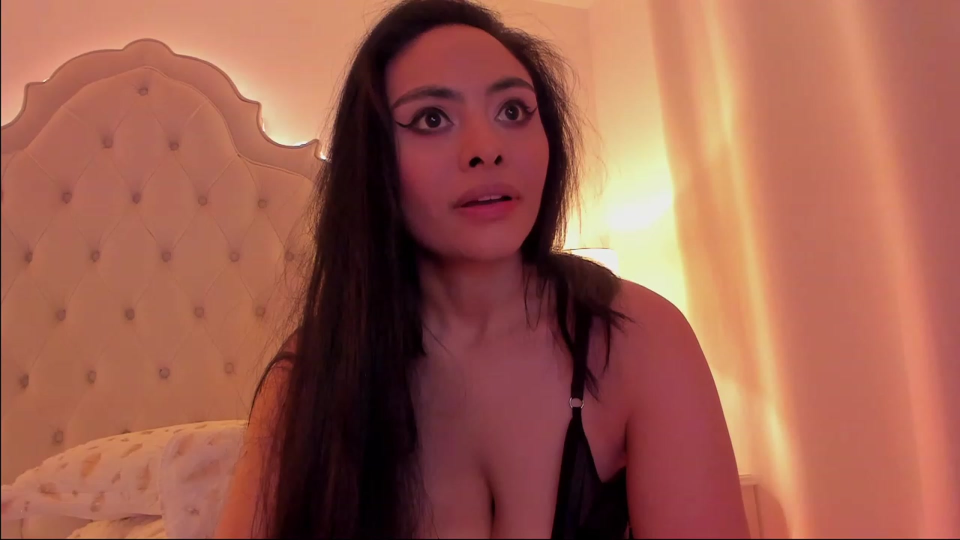 Gallery image thumbnail from Marianviolet's myfreecams stream on, 04/14/2023, 08:48 image 14 of 20
