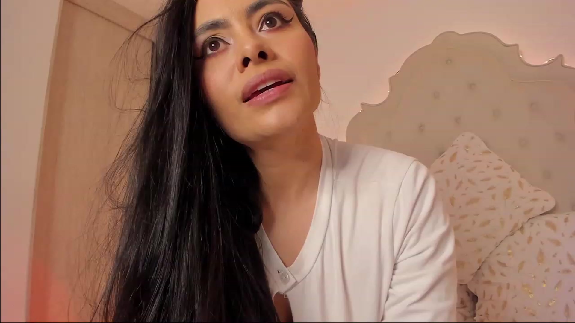 Gallery image thumbnail from Marianviolet's myfreecams stream on, 04/15/2023, 08:40 image 14 of 20