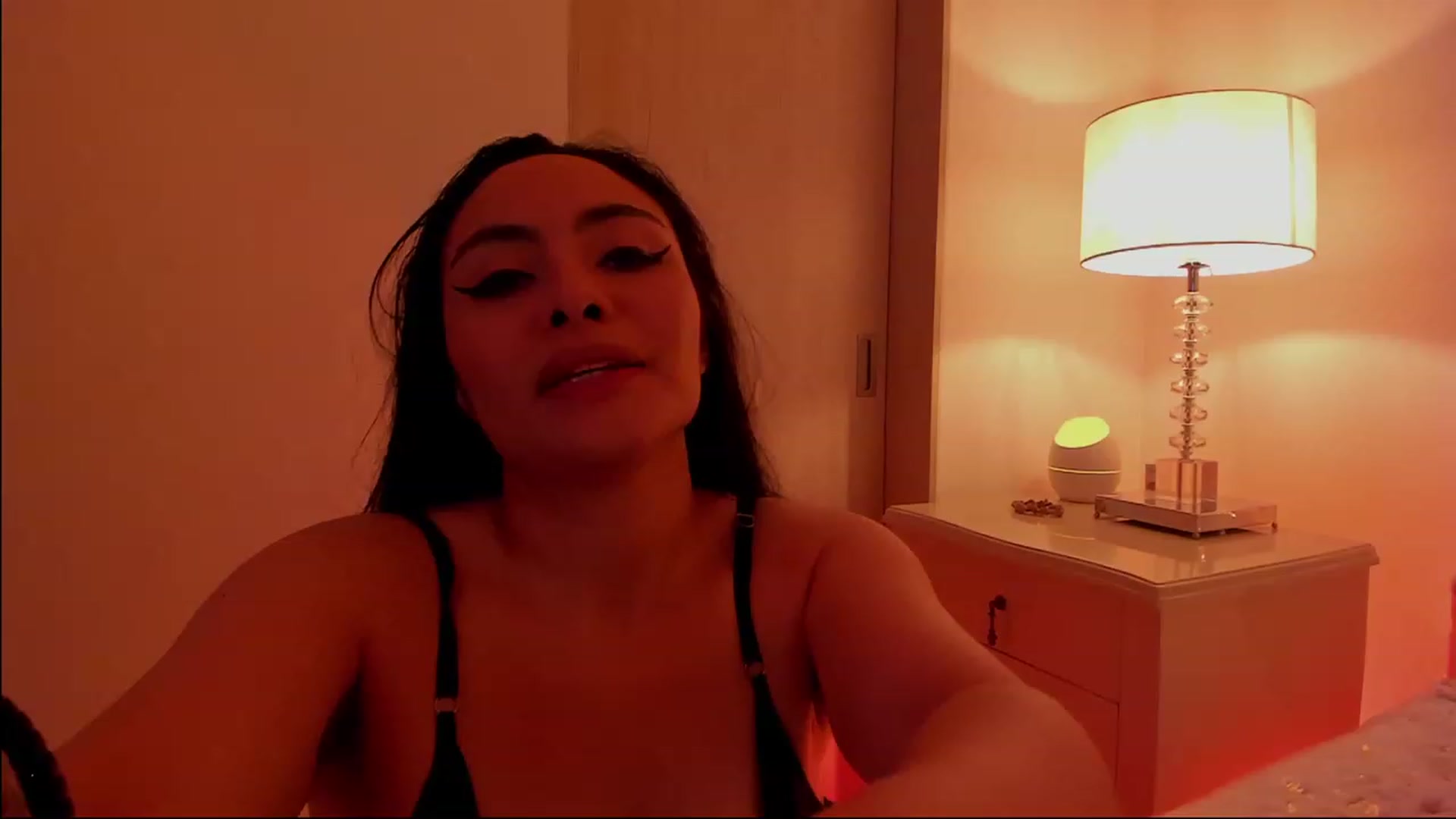 Gallery image thumbnail from Marianviolet's myfreecams stream on, 04/16/2023, 09:11 image 19 of 20