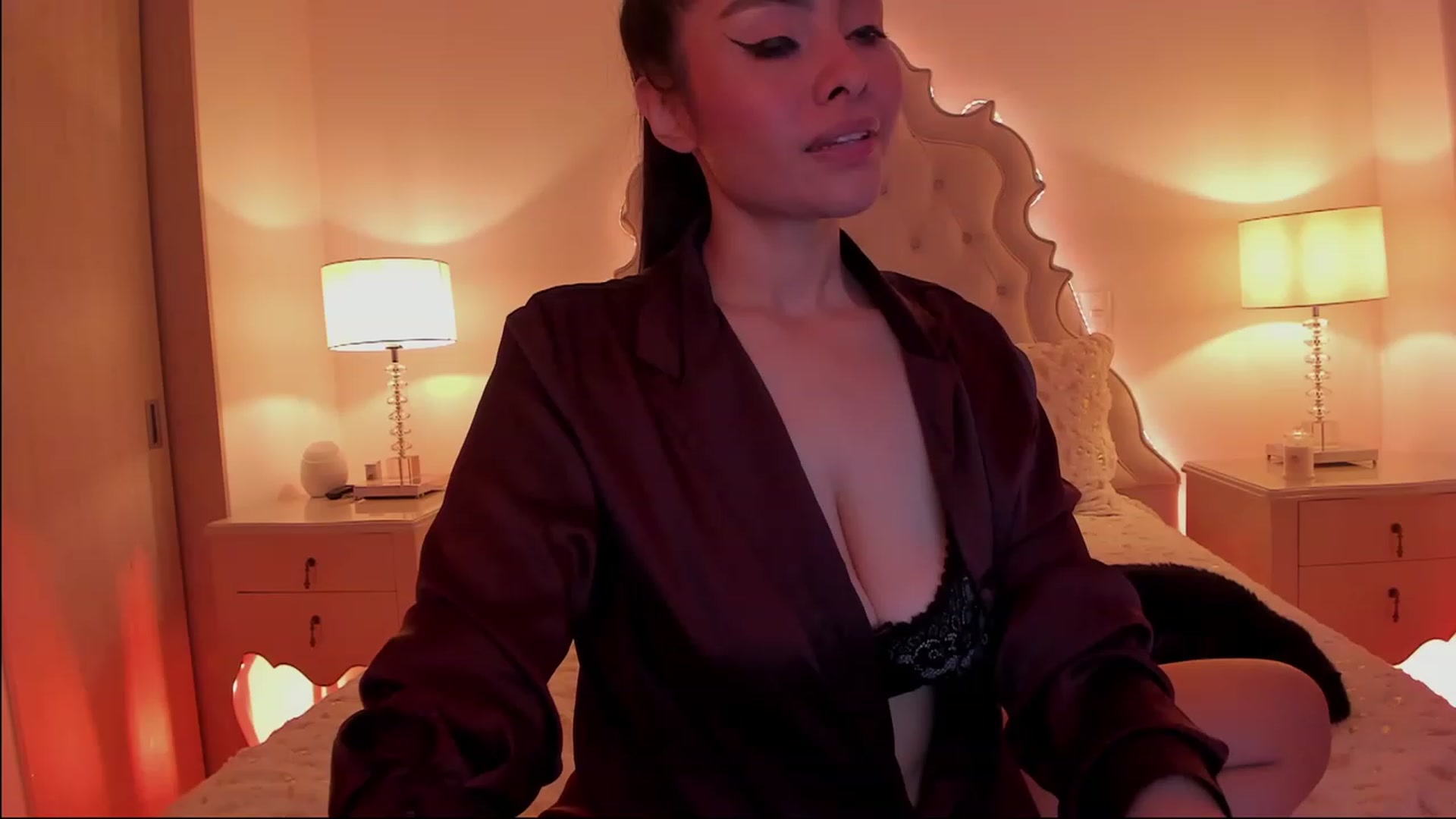 Gallery image thumbnail from Marianviolet's myfreecams stream on, 04/18/2023, 10:35 image 16 of 20