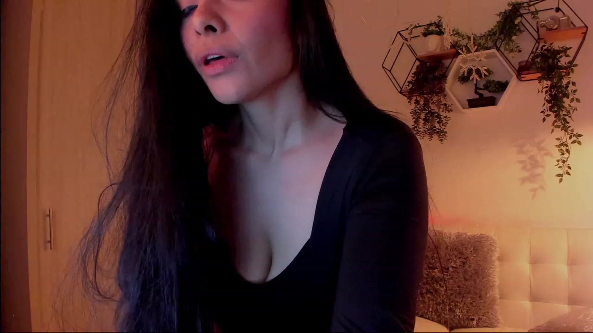Gallery image thumbnail from Marianviolet's myfreecams stream on, 04/27/2023, 07:27 image 15 of 20