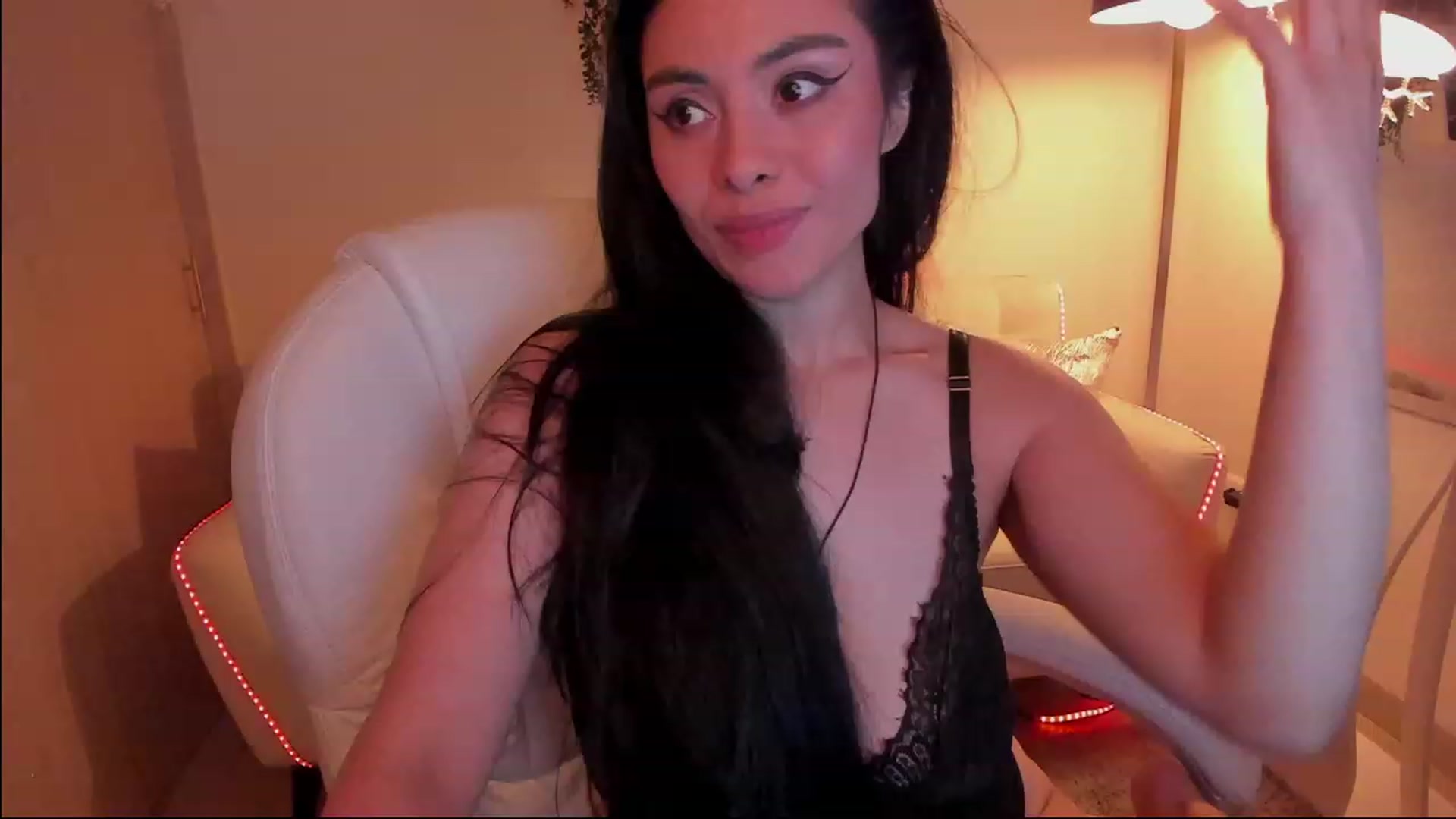 Gallery image thumbnail from Marianviolet's myfreecams stream on, 04/29/2023, 09:11 image 18 of 20