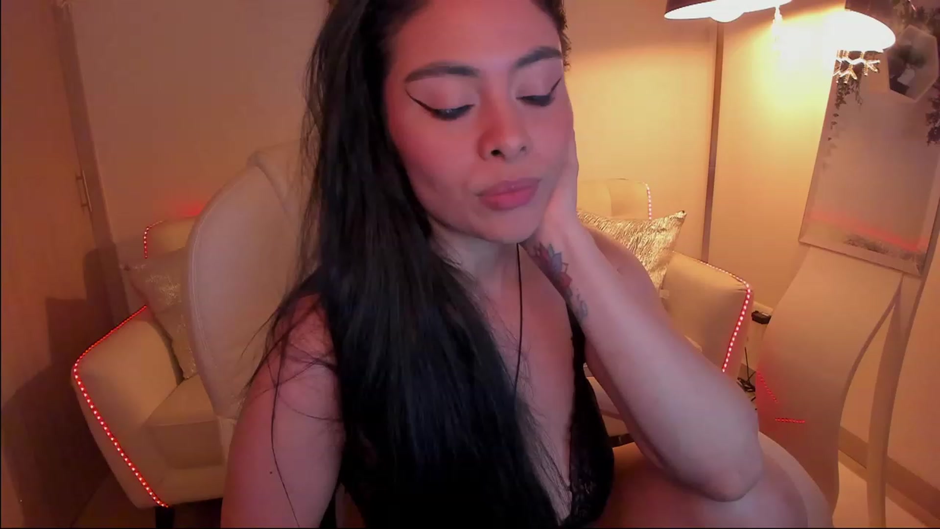 Gallery image thumbnail from Marianviolet's myfreecams stream on, 04/29/2023, 09:11 image 6 of 20
