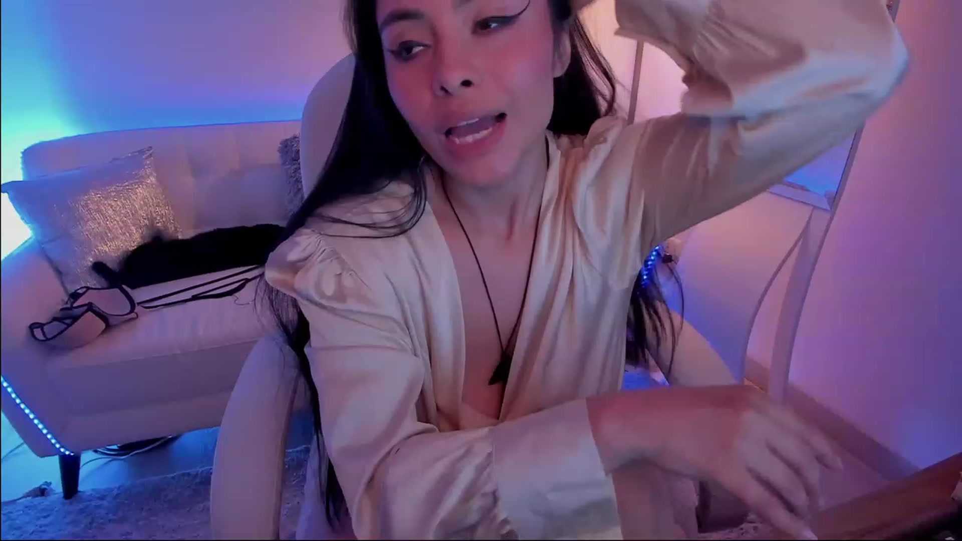 Gallery image thumbnail from Marianviolet's myfreecams stream on, 05/12/2023, 08:54 image 16 of 20