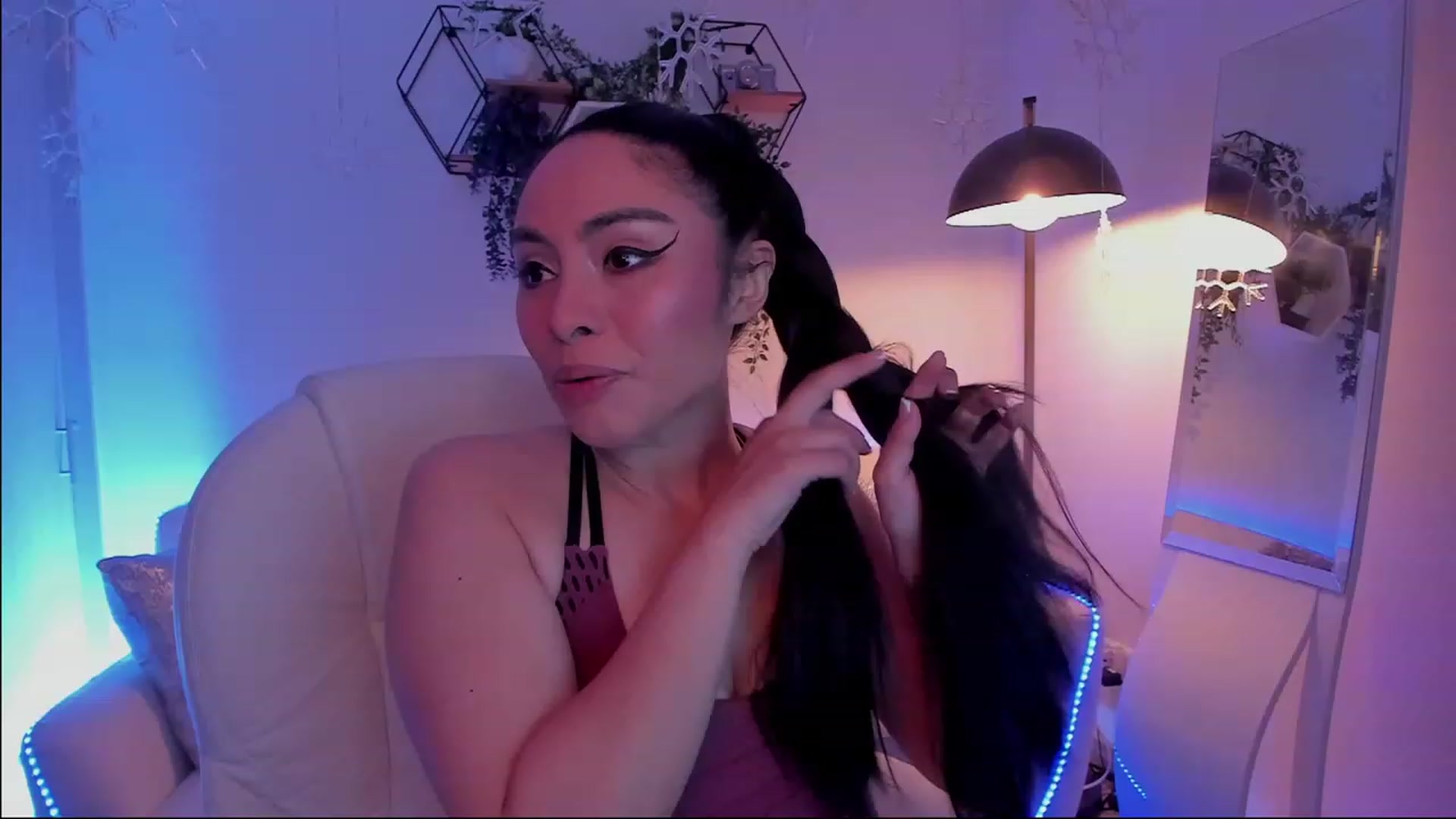 Gallery image thumbnail from Marianviolet's myfreecams stream on, 05/16/2023, 07:33 image 3 of 20