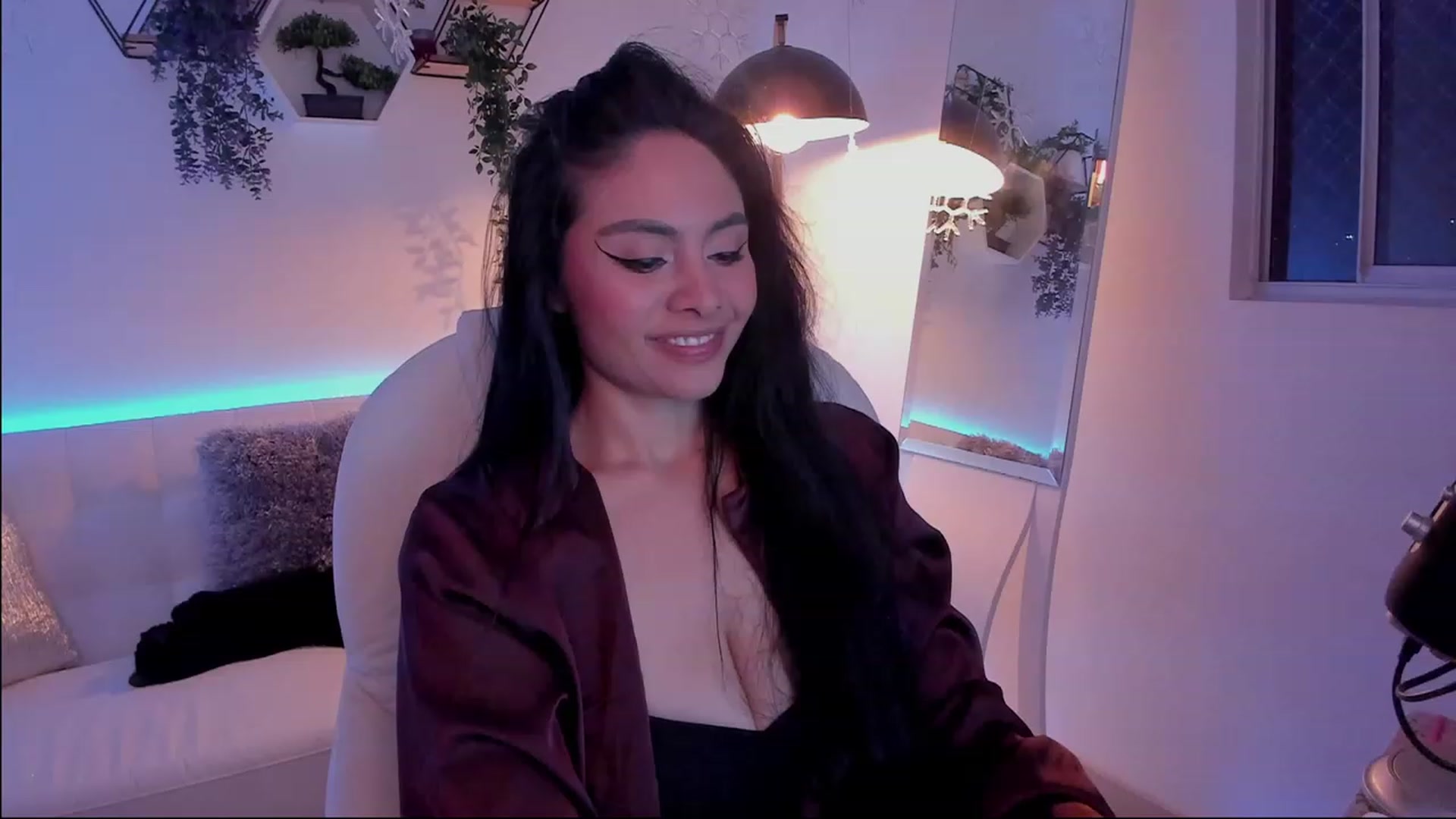 Gallery image thumbnail from Marianviolet's myfreecams stream on, 05/18/2023, 08:18 image 1 of 20