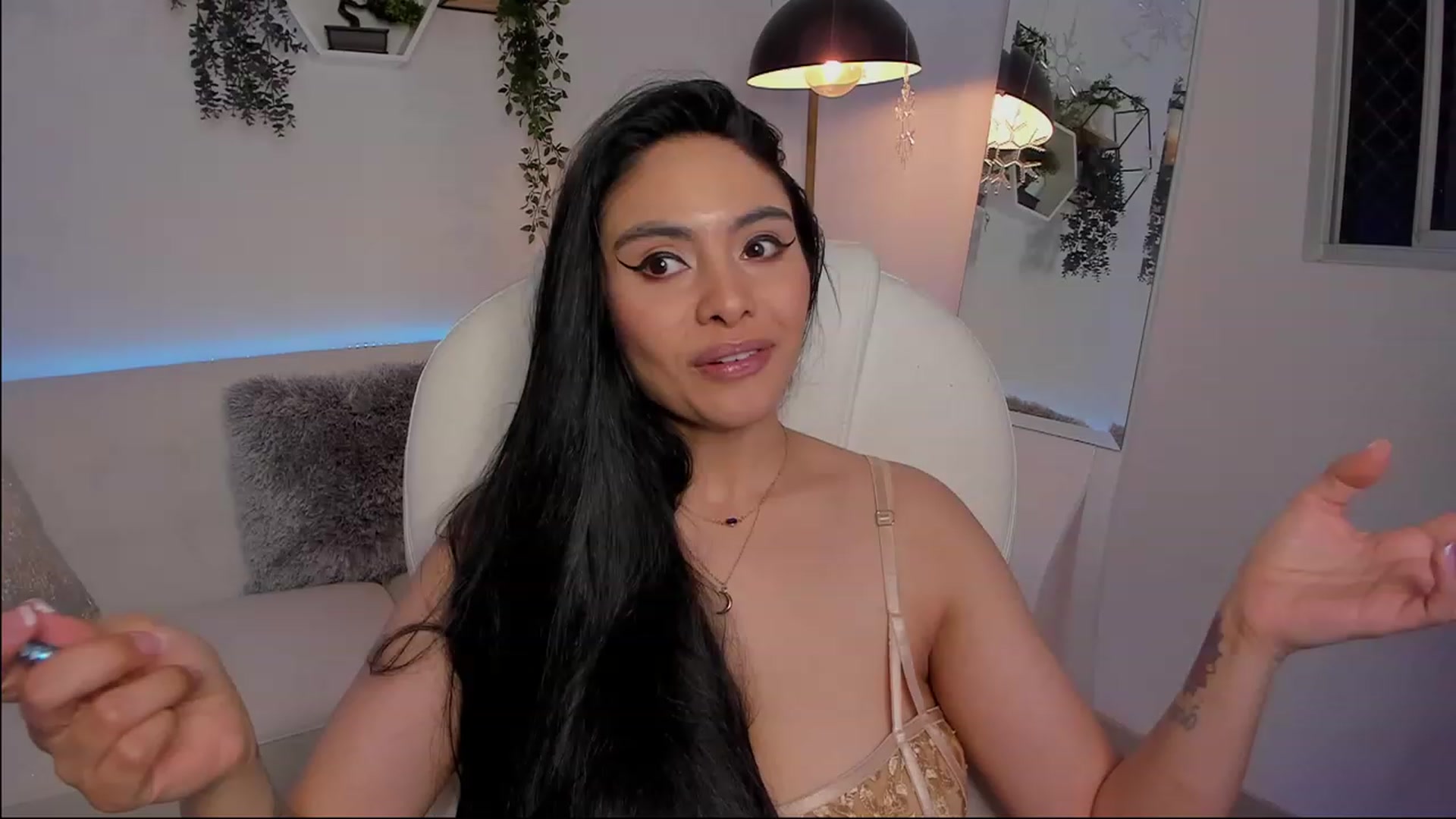 Gallery image thumbnail from Marianviolet's myfreecams stream on, 05/20/2023, 08:21 image 7 of 20