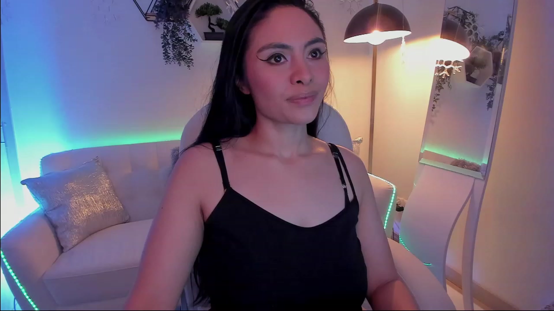 Gallery image thumbnail from Marianviolet's myfreecams stream on, 05/21/2023, 07:12 image 5 of 20