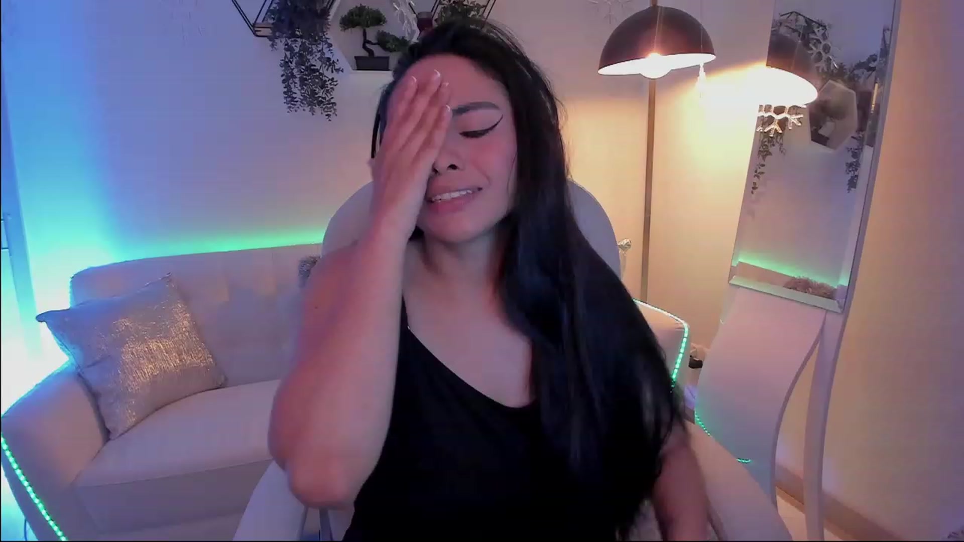 Gallery image thumbnail from Marianviolet's myfreecams stream on, 05/21/2023, 07:12 image 4 of 20