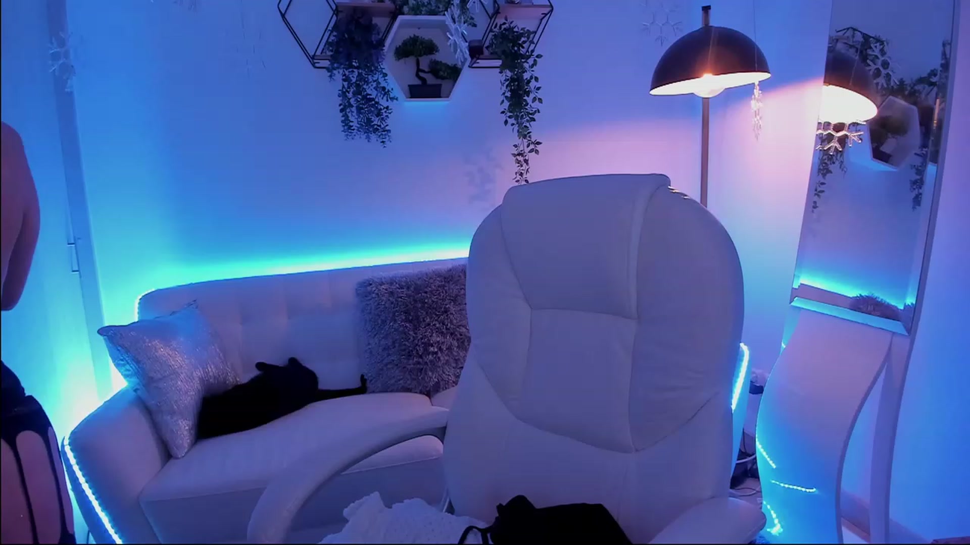 Gallery image thumbnail from Marianviolet's myfreecams stream on, 05/22/2023, 06:55 image 11 of 20