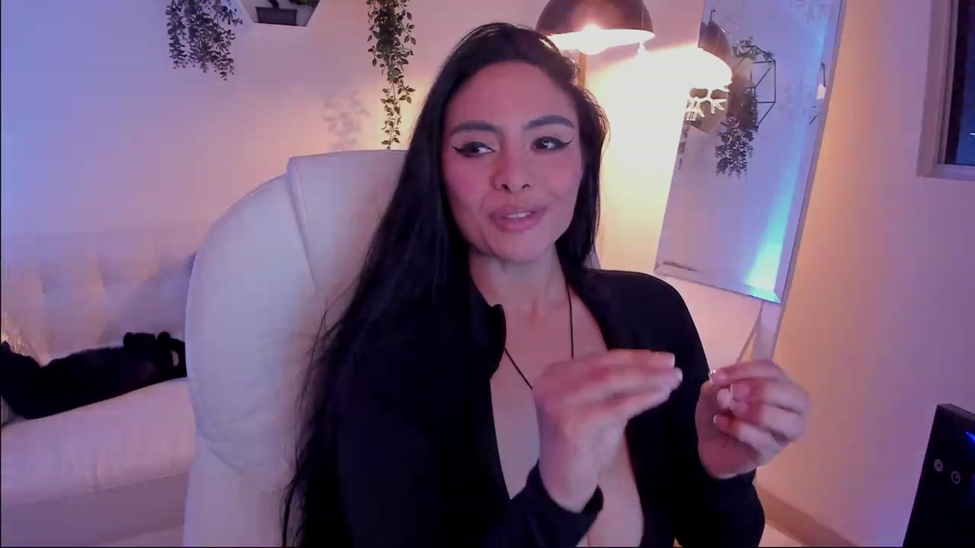Gallery image thumbnail from Marianviolet's myfreecams stream on, 05/24/2023, 08:35 image 16 of 20