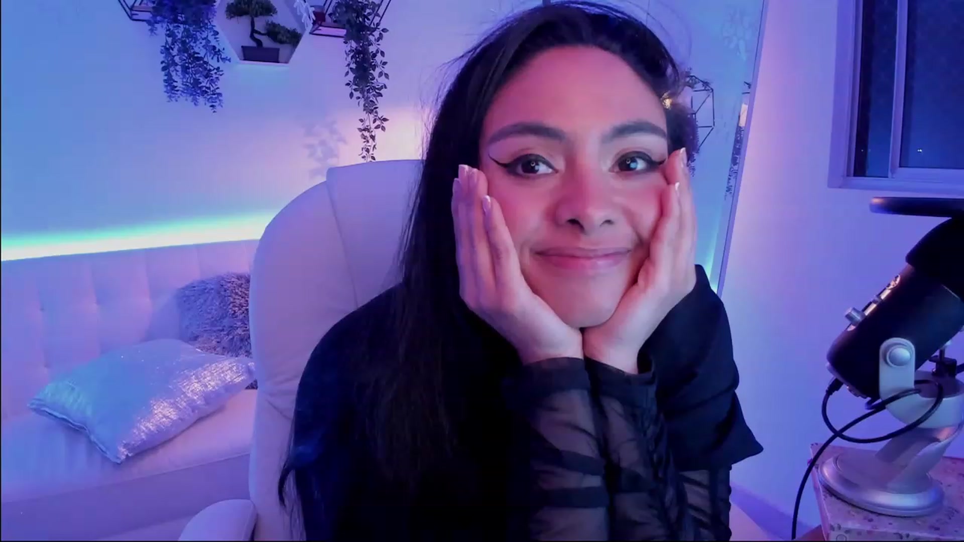 Gallery image thumbnail from Marianviolet's myfreecams stream on, 05/25/2023, 09:43 image 16 of 20
