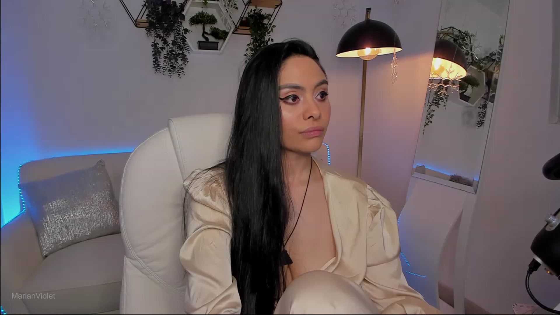 Gallery image thumbnail from Marianviolet's myfreecams stream on, 06/02/2023, 07:37 image 10 of 20