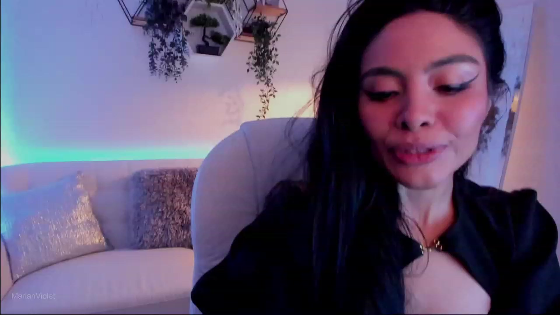 Gallery image thumbnail from Marianviolet's myfreecams stream on, 06/06/2023, 07:21 image 16 of 20