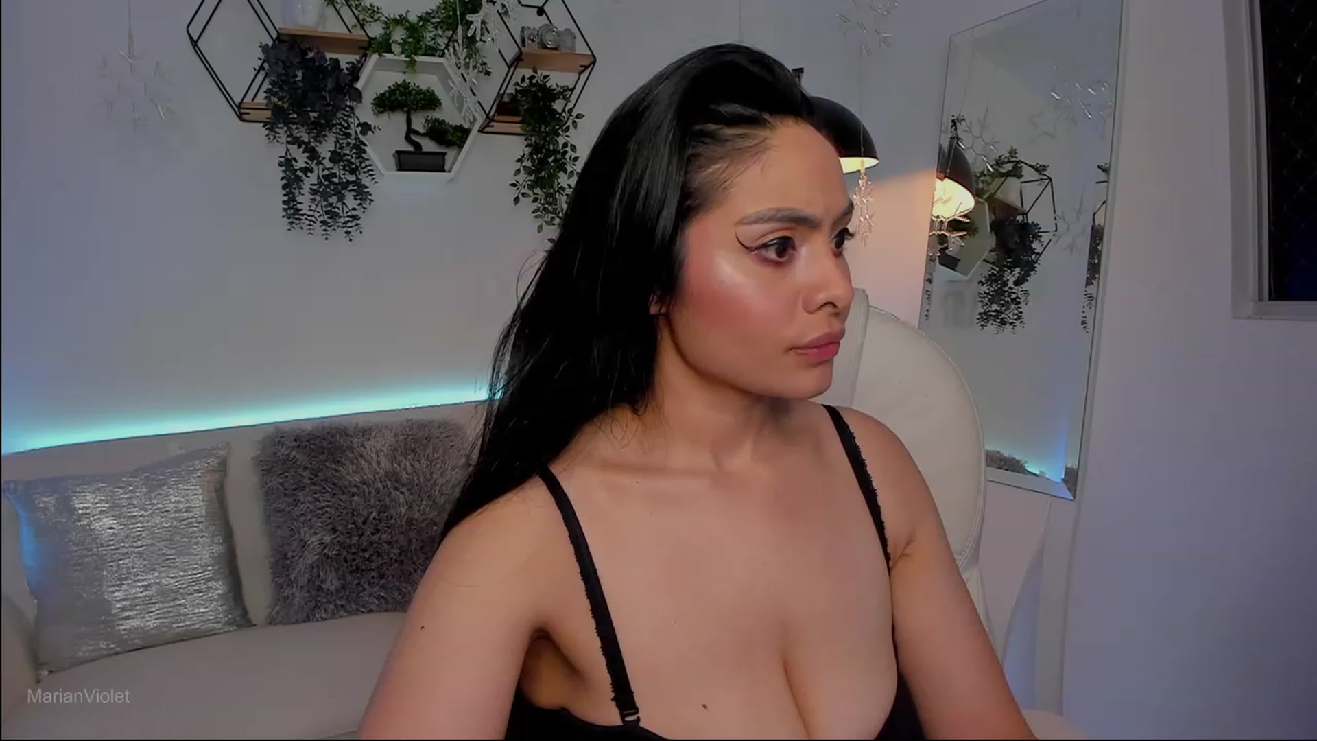 Gallery image thumbnail from Marianviolet's myfreecams stream on, 06/13/2023, 09:59 image 16 of 20