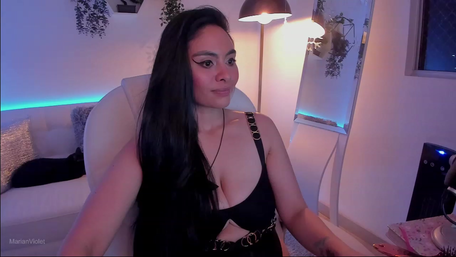 Gallery image thumbnail from Marianviolet's myfreecams stream on, 06/21/2023, 08:44 image 11 of 20