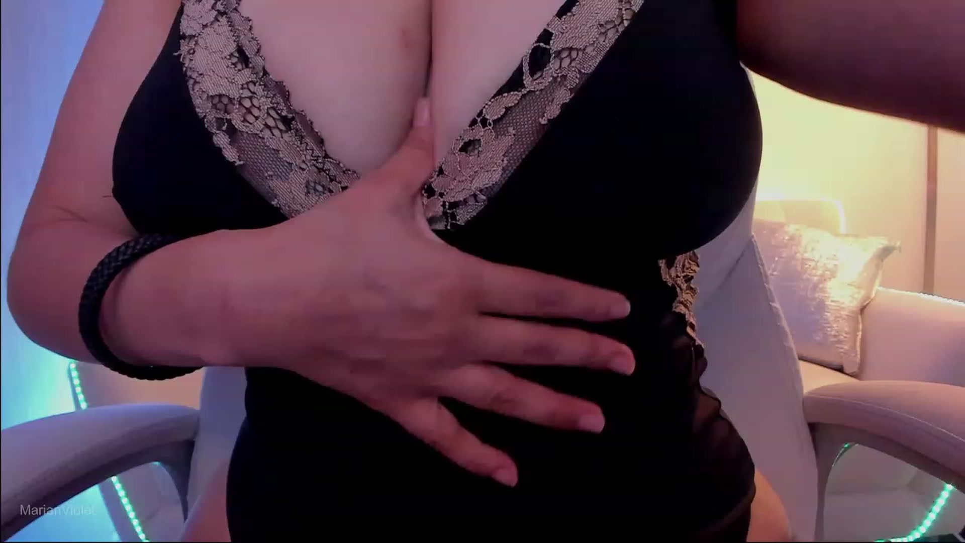 Gallery image thumbnail from Marianviolet's myfreecams stream on, 06/29/2023, 08:28 image 10 of 20