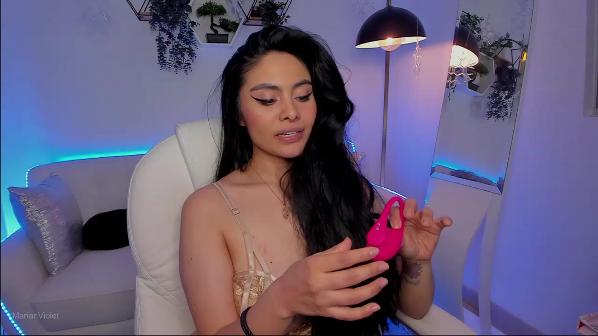 Gallery image thumbnail from Marianviolet's myfreecams stream on, 07/08/2023, 09:39 image 6 of 20