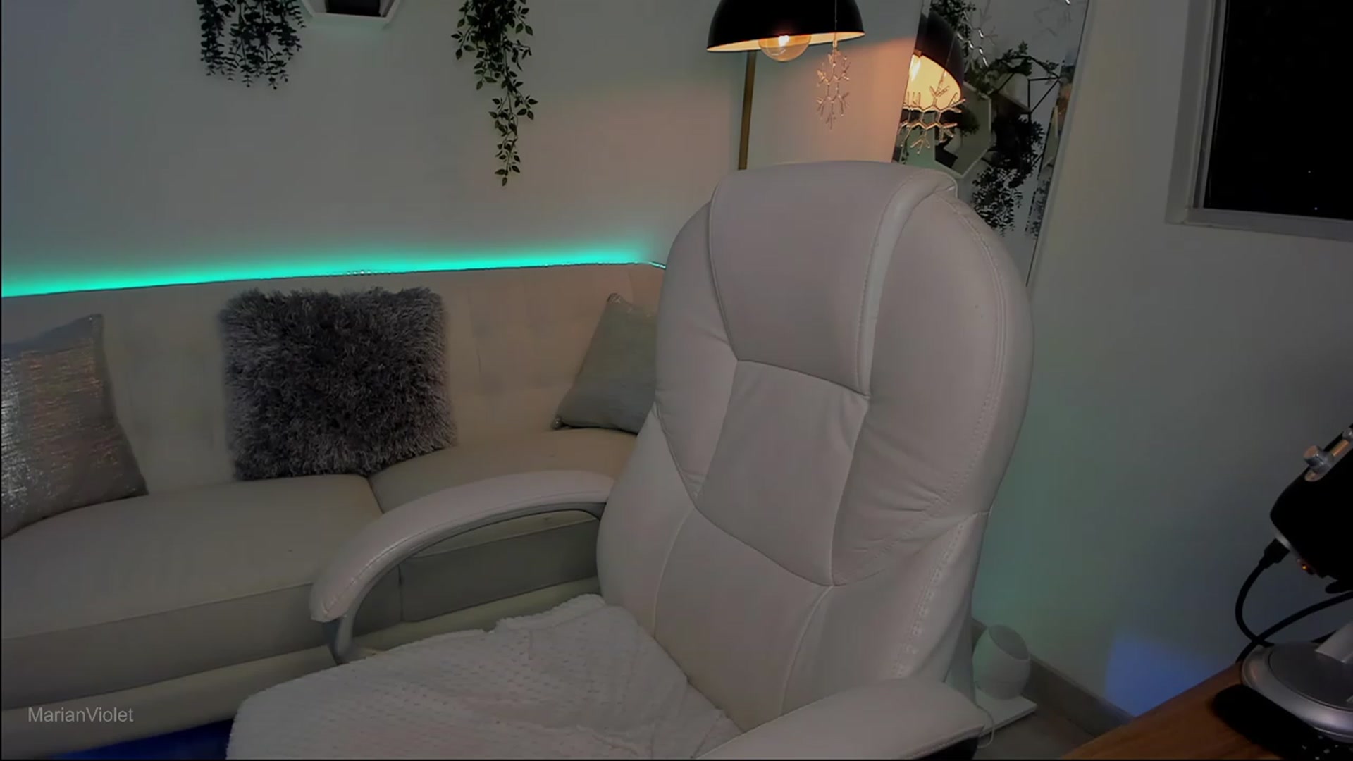 Gallery image thumbnail from Marianviolet's myfreecams stream on, 08/10/2023, 07:43 image 2 of 20