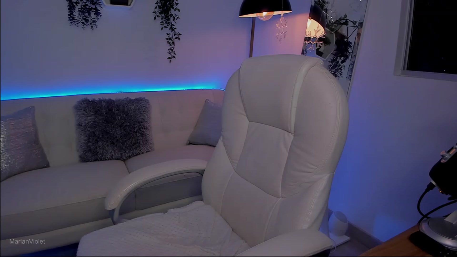 Gallery image thumbnail from Marianviolet's myfreecams stream on, 08/10/2023, 07:43 image 1 of 20