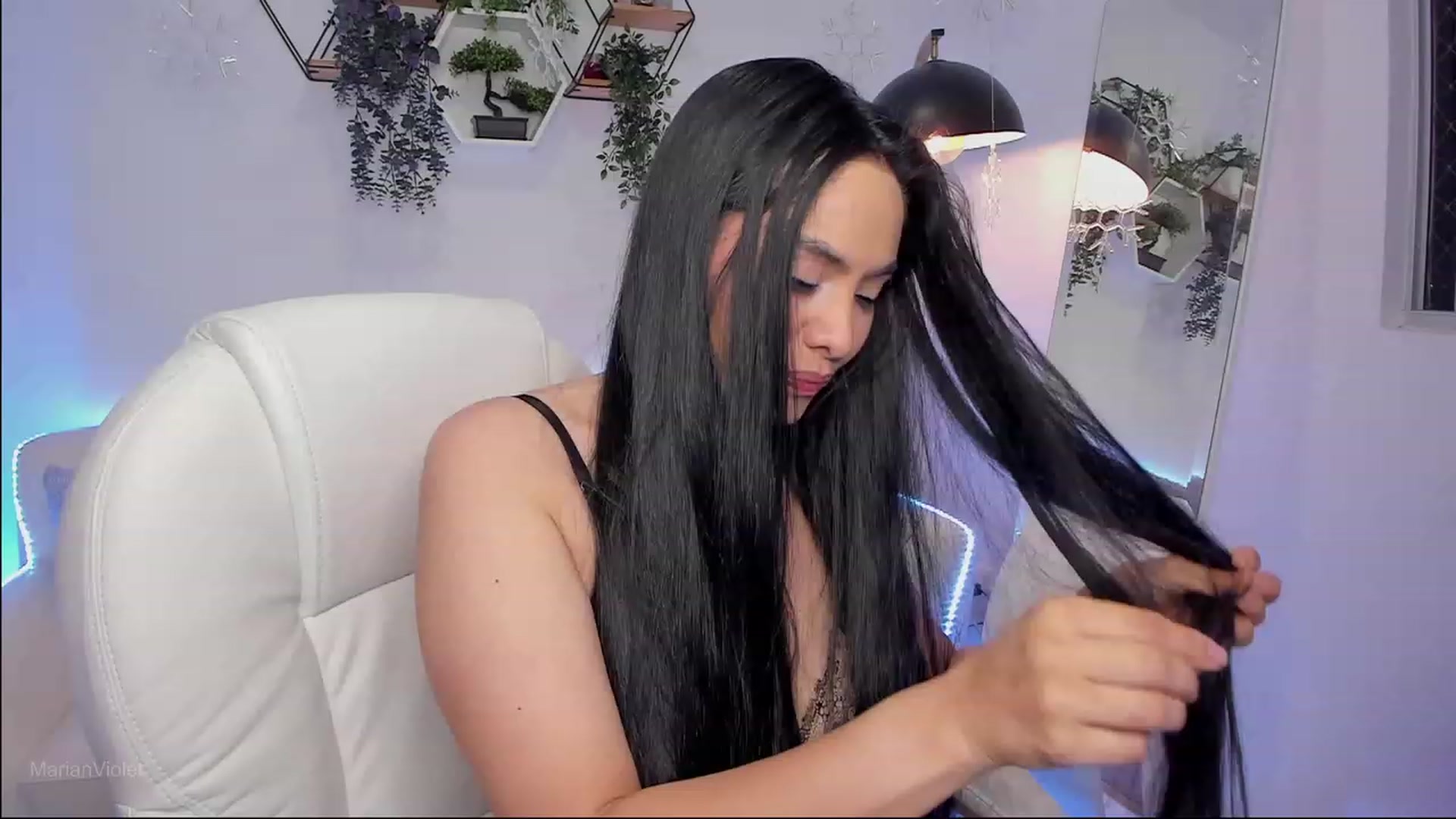 Gallery image thumbnail from Marianviolet's myfreecams stream on, 08/14/2023, 07:36 image 4 of 20