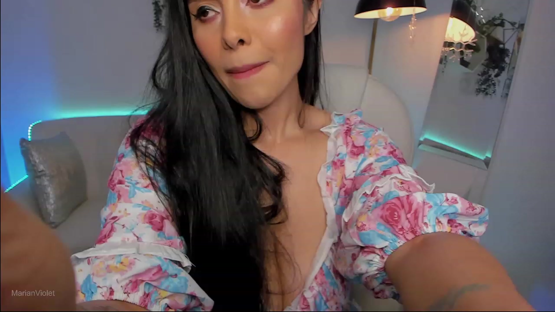 Gallery image thumbnail from Marianviolet's myfreecams stream on, 08/20/2023, 08:04 image 8 of 20