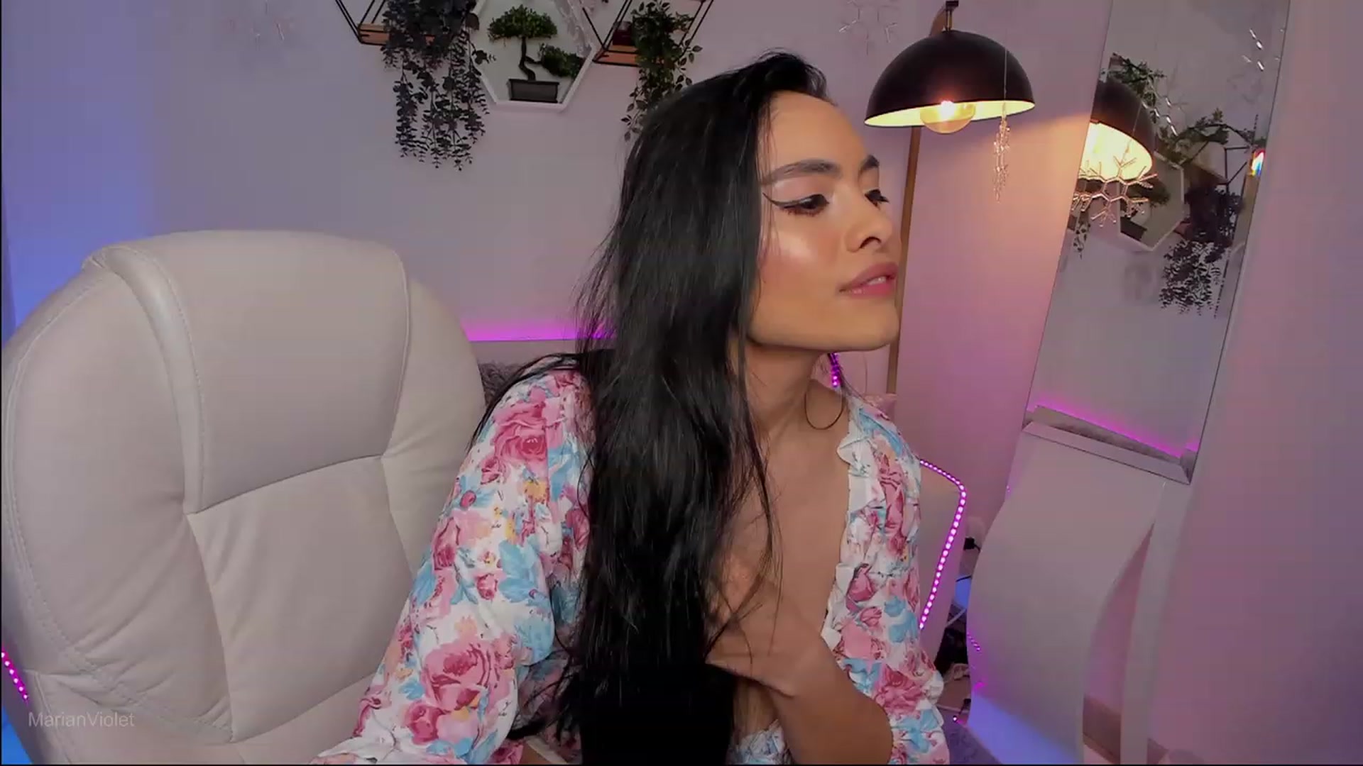 Gallery image thumbnail from Marianviolet's myfreecams stream on, 08/20/2023, 08:04 image 6 of 20