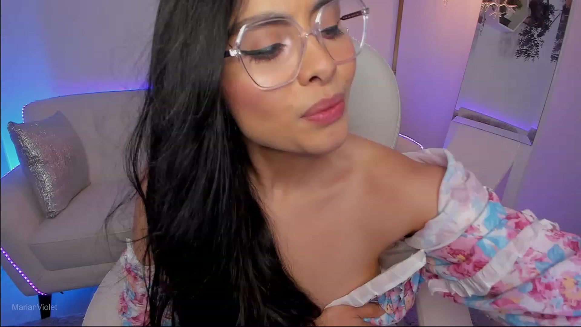 Gallery image thumbnail from Marianviolet's myfreecams stream on, 08/20/2023, 09:01 image 3 of 20