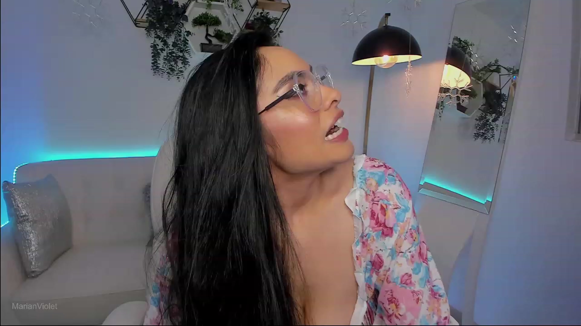 Gallery image thumbnail from Marianviolet's myfreecams stream on, 08/20/2023, 09:01 image 14 of 20