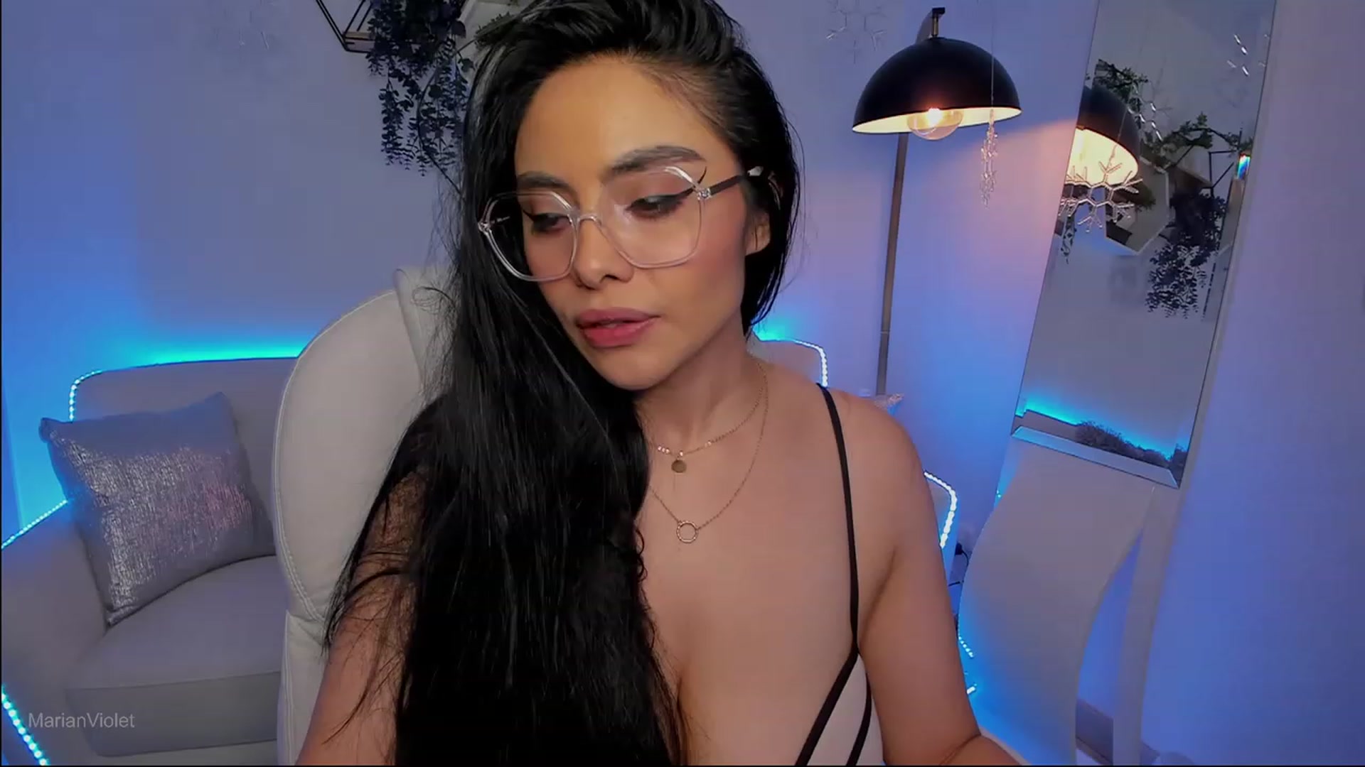 Gallery image thumbnail from Marianviolet's myfreecams stream on, 08/21/2023, 07:24 image 10 of 20